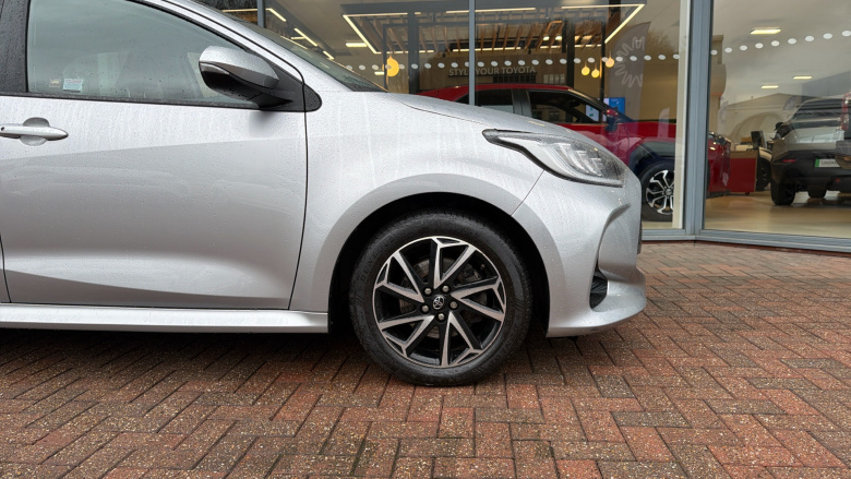 Toyota Yaris 1.5 Hybrid Design 5dr CVT Hybrid Hatchback